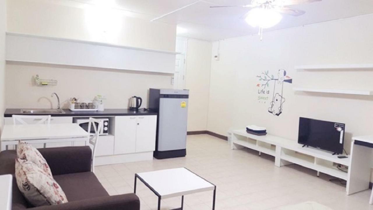 Popular Condo C4 暖武里 外观 照片